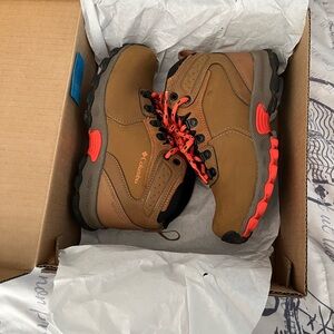 Columbia  Omni-Grip hiking boots